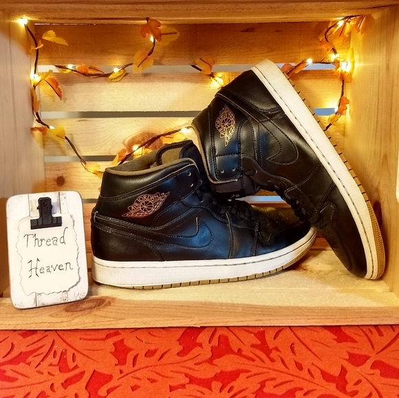 jordan 1 retro mid black metallic gold